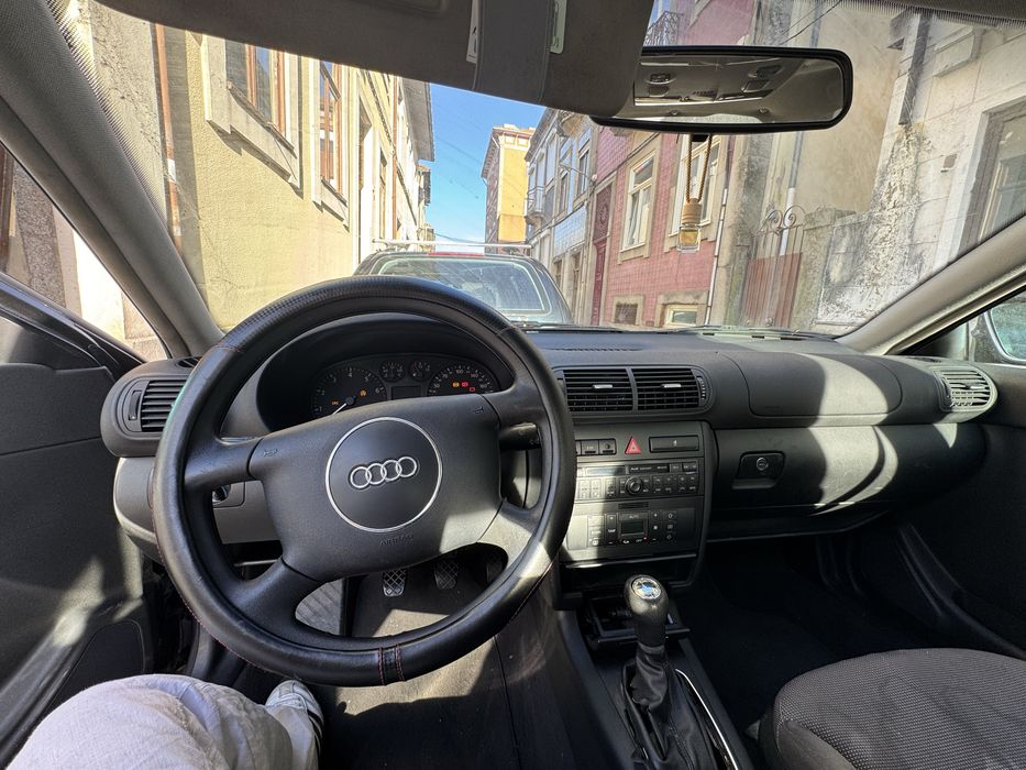 AUDI A3 1.6 GASOLINA • 102 CV • 3 PORTAS • 2001 •
