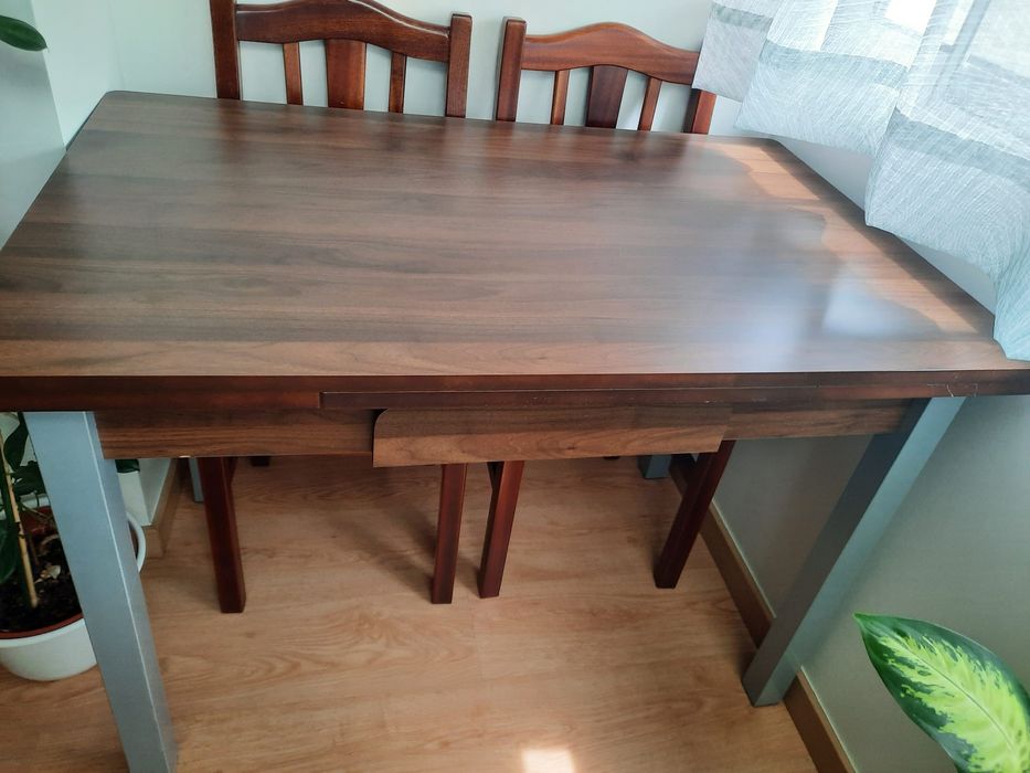 Mesa + 4 Cadeiras em  Castanho