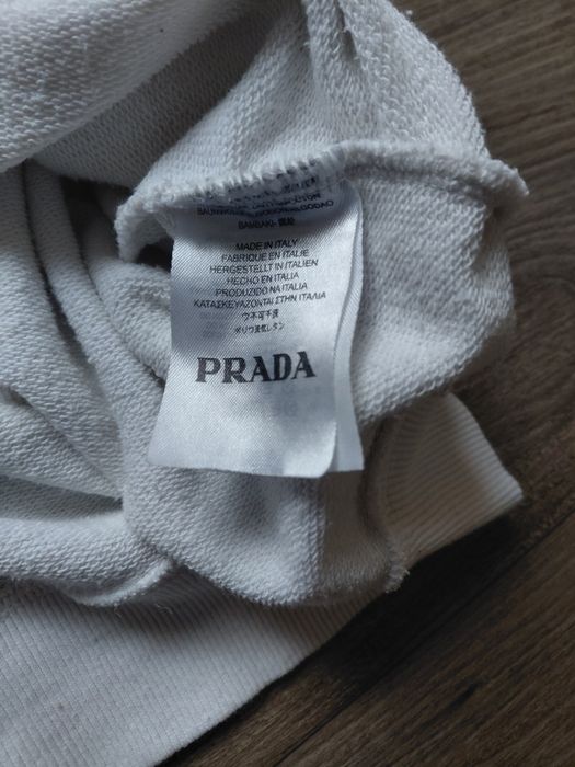 Кофта прада біла