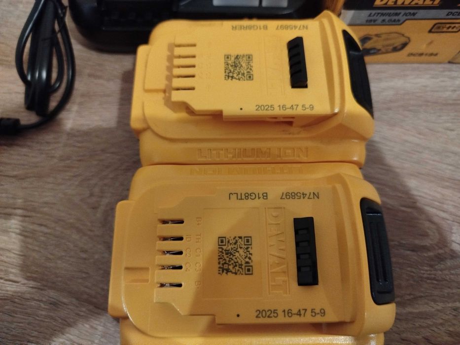 Zestaw zasilający Dewalt 2x5Ah/ładowarka