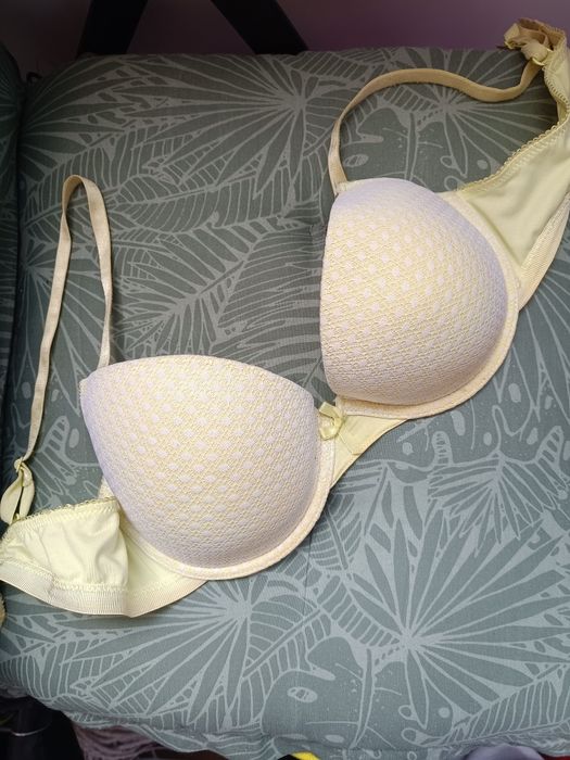 Biustonosz 36 b noszony