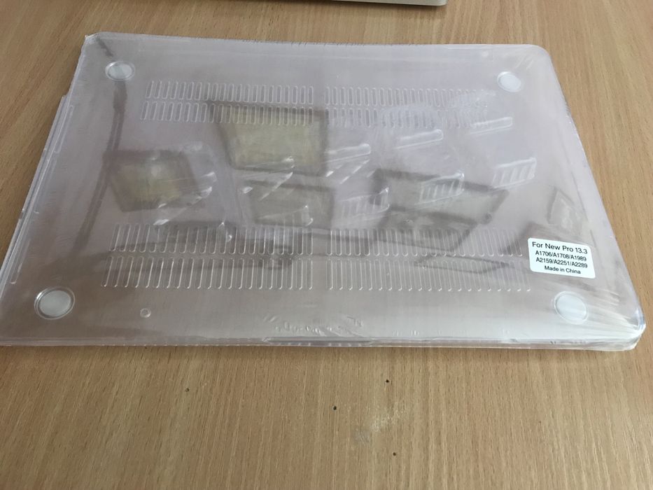 Продам накладку-чехол на MacBook Pro 13