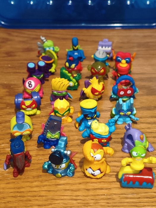 27 szt figurek Zings.