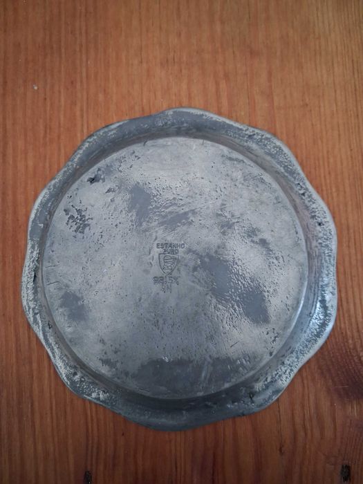 Cinzeiro/Prato Decorativo Antigo em Estanho 95% - Cavaleiro Medieval