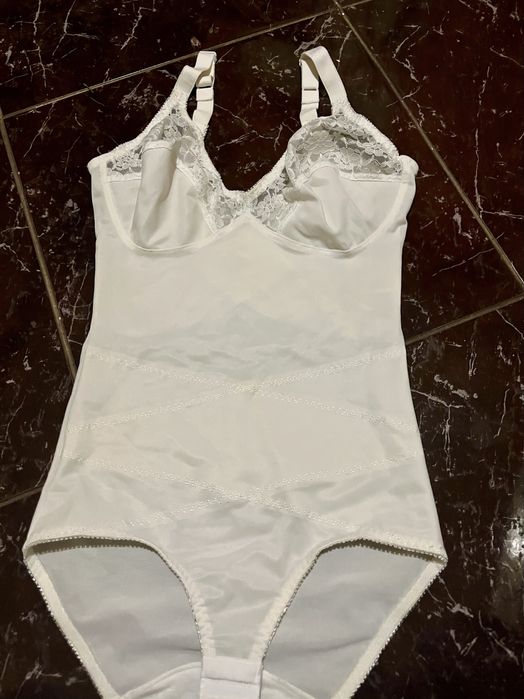 Корегуюча білизна