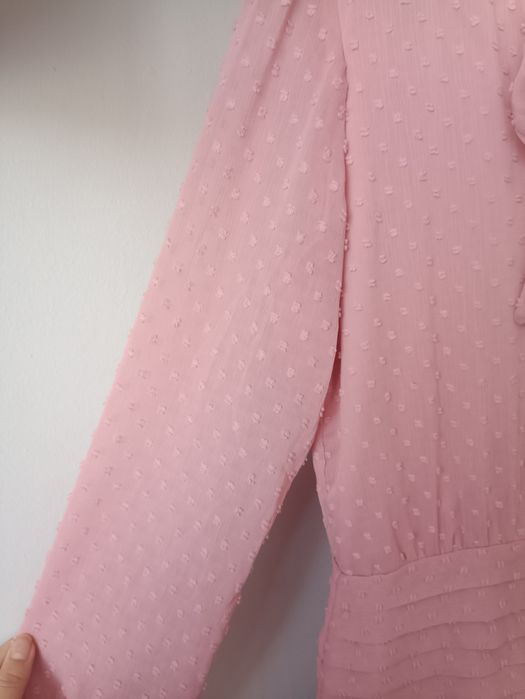 Cropp rozmiar 36 S pudrowa sukienka mini z wiązaniem plumetti