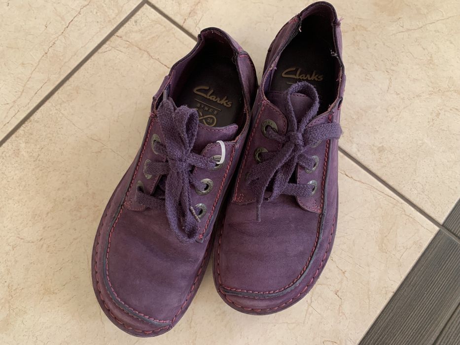 Продам фирменные туфли ботинки Clarks