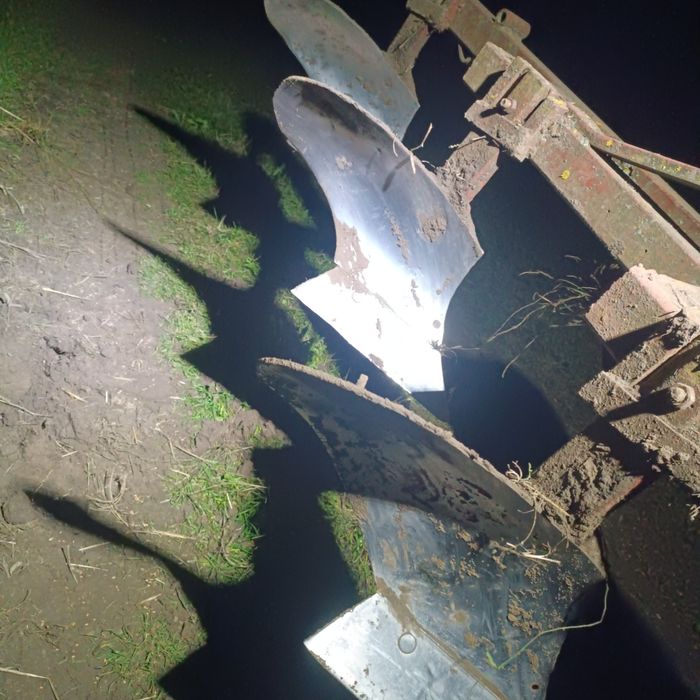 Продам плуги 3 по 25