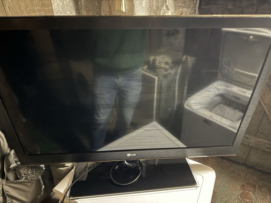 Terewizor LCD 37 cali płaski trzy letni