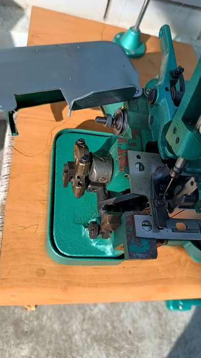 Оверлок полупрофесиональный