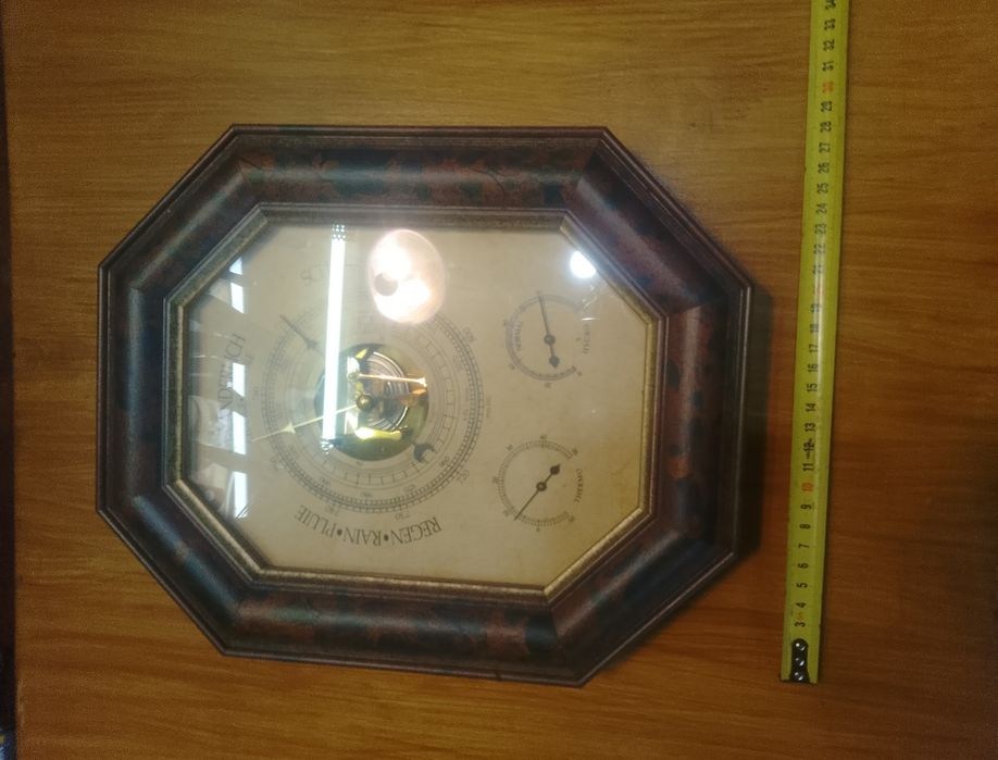 Барометр на стіну