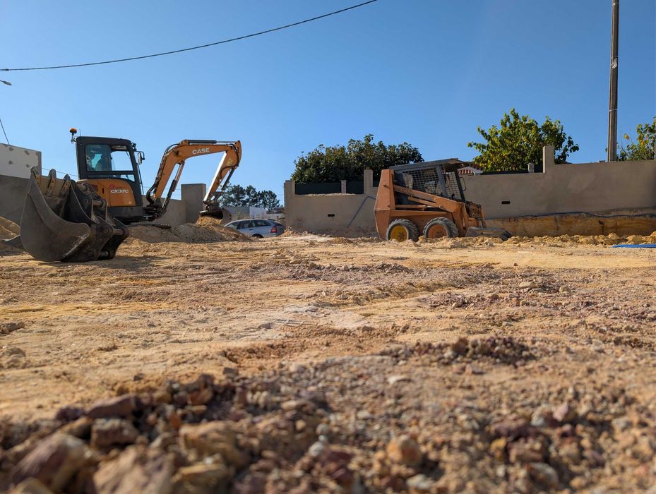 Aluguer mini giratória, bobcat e carrinha c/operador - Setúbal