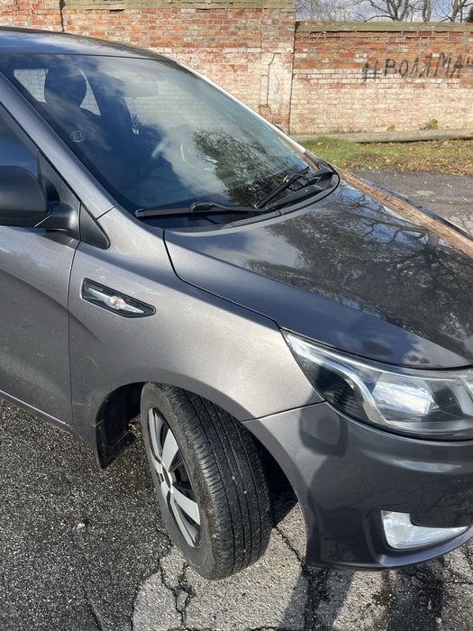 Кіа Ріо 2012 автомобіль