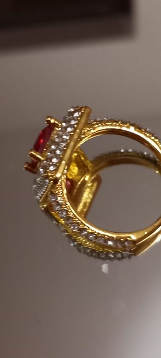 Pierścionek damski w złotym kolorze