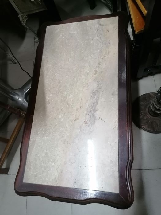 Mesa de centro com pedra