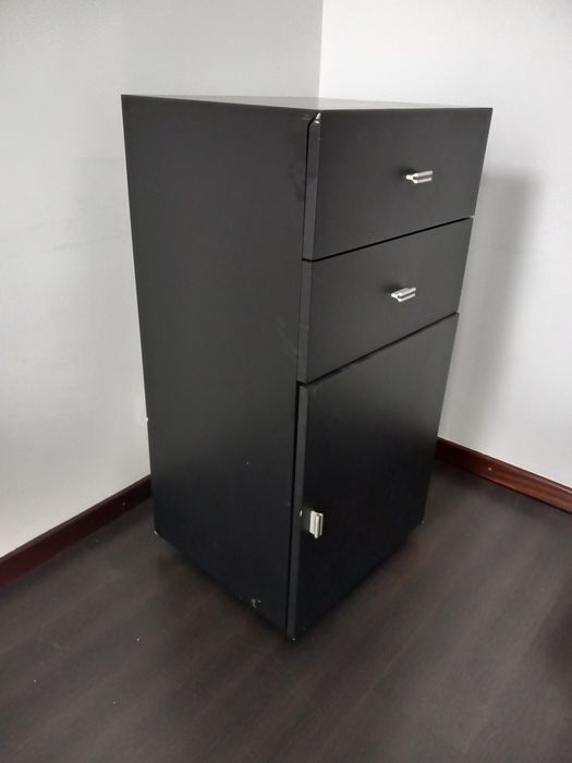 Móvel lacado preto
