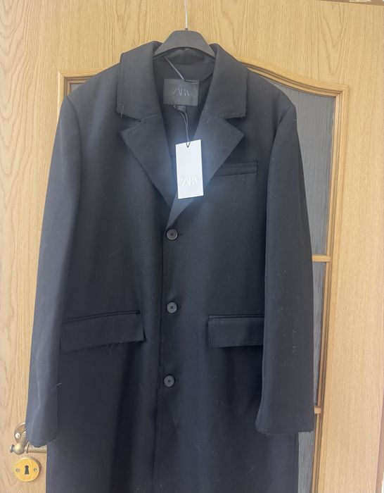 Elegancki czarny płaszcz trencz oversize o kroju surduta – Zara ZW Collection