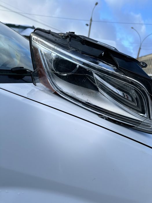 Фара Audi Q5 права 8R