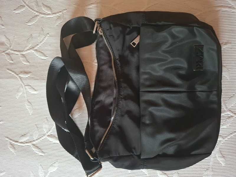 Mala preta da paco martinez com dois fechos