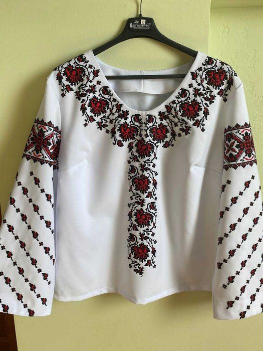 Жіночі вишиванки ручна робота