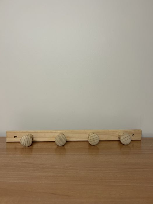 Cabide de madeira para fixar