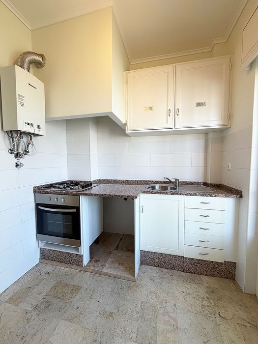 Apartamento T2 para arrendamento na Ajuda