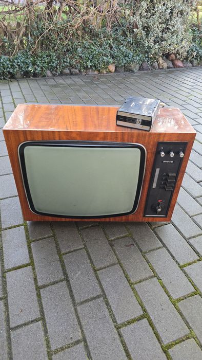 Zabytkowy telewizor Ametyst z przystawką