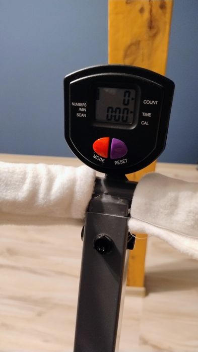 Przyrząd do ćwiczeń Sky Crunch HMS