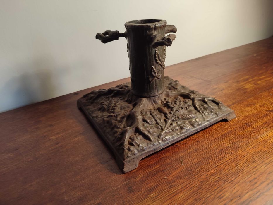 Żeliwny stojak pod choinkę z około 1900r.