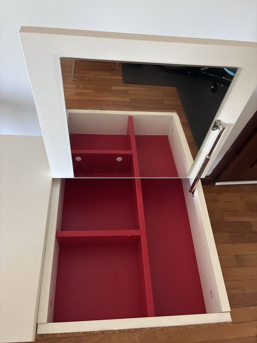 Toucador com espelho IKEA