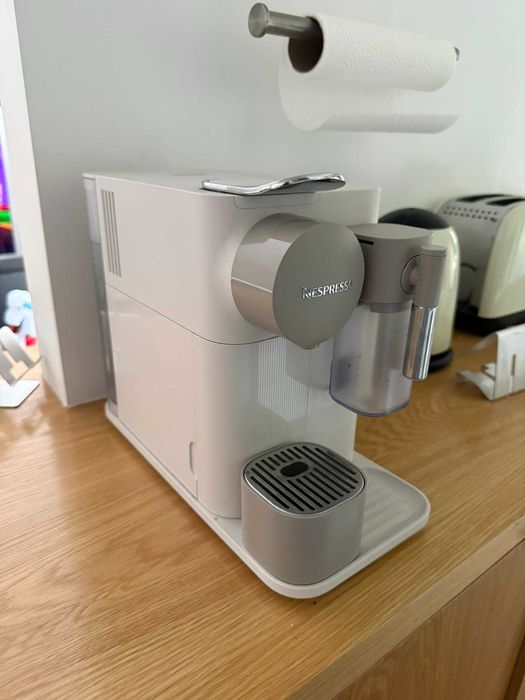 Máquina de Café DeLonghi Nespresso EN510.W Branco