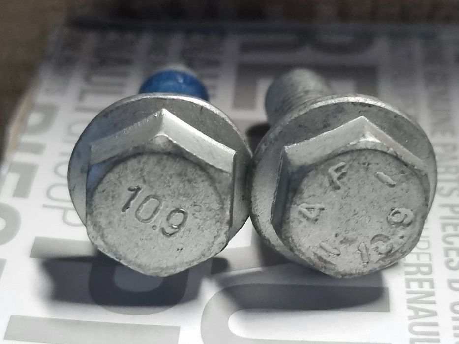 Продам болты М8 шаг1