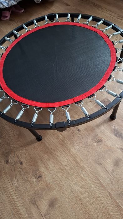 Trampolina domowa.