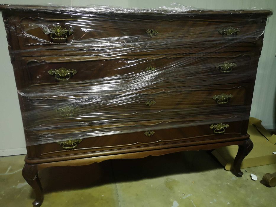 Cómoda antiga estilo Queen Anne