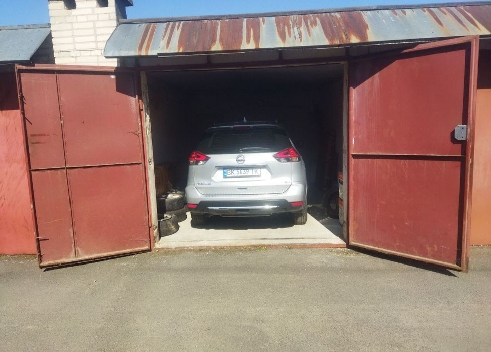 Продам гараж.Вул Гайдамацька 41 А.