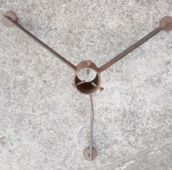 Подставка тренога для ёлки