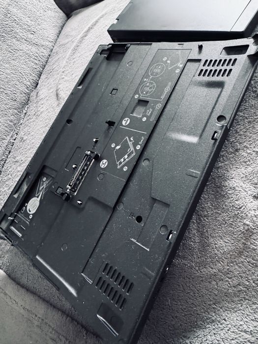 Laptop z bazą LENOVO X201