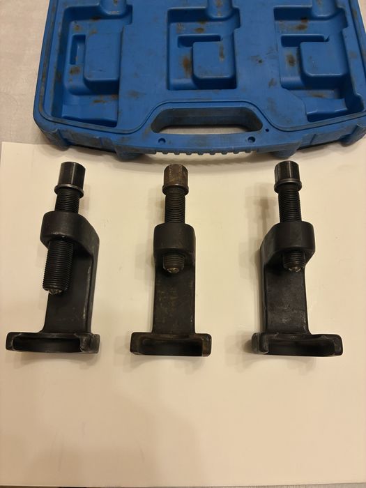 Інструмент для демонтажу кульових опор та шарнірів рульвових тяг