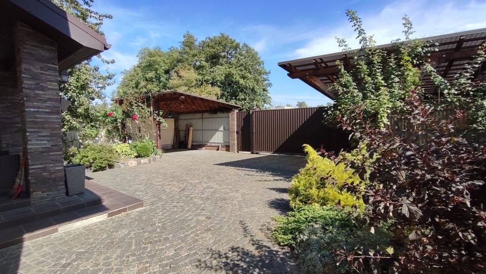 Продаж будинку в передмісті