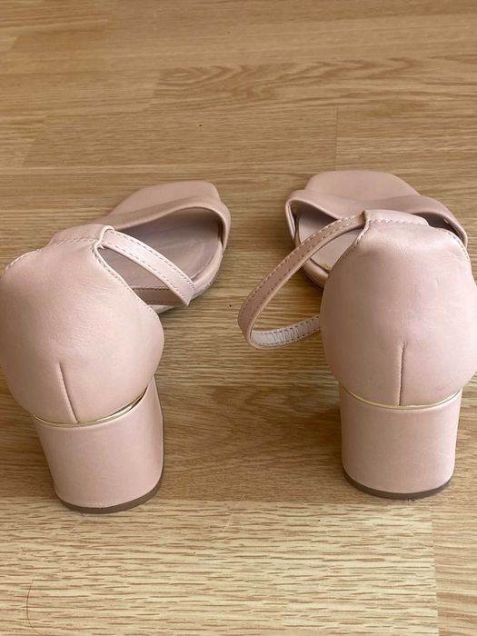 Sandalias como novas da Aldo, salto interior dourado