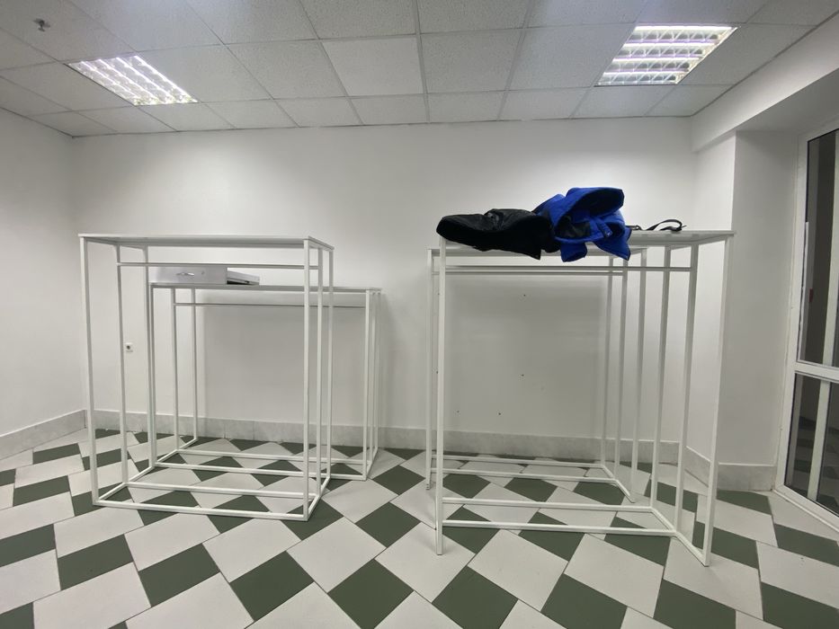 Стійки Стелаж для одягу металеві . Стелажі