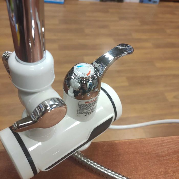 Проточный водонагреватель кран бойлер с душем и циферблатом