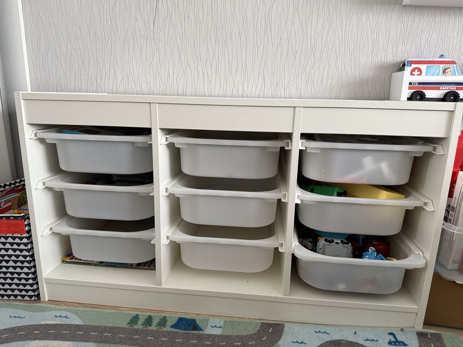Regał Trofast z pojemnikami IKEA