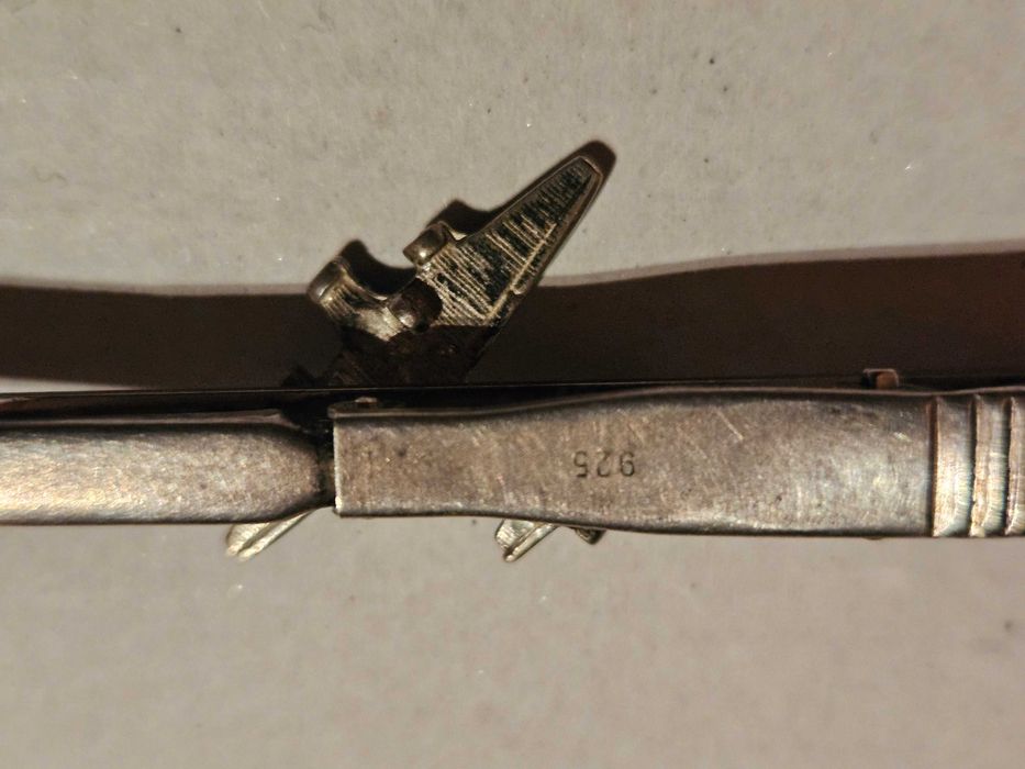 Srebna spinka do krawata