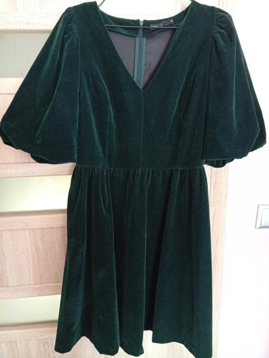 Welurowa sukienka Mohito rozm 40