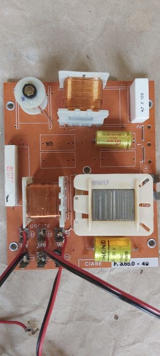 1 pair of 4-ohm crossovers64751668259587122