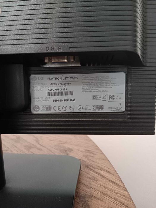 LG FLATRON 17" LCD Monitor64752417711235124