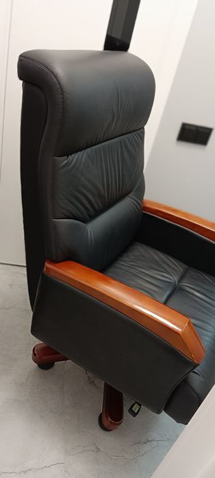 Крісло керівника( шкіряне) AMF Ronald Black