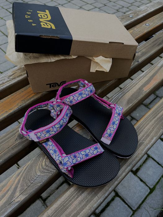 Продам дитячі,жіночі сандалі Teva