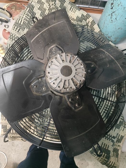 Вентилятор осьовий 42см.